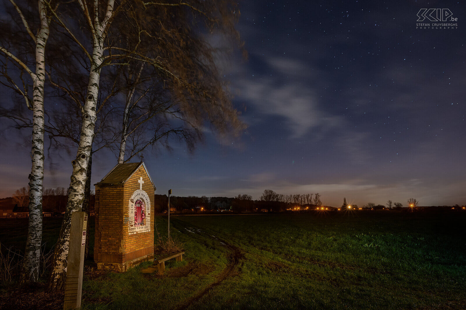 Hageland by night - Chapel of Our Lady of Assistance in Rillaar The Chapel of Our Lady of Assistance in Rillaar (Aarschot) during the blue hour and with a full moon. The chapel was built in 1948 and is surrounded by four birch trees. Stefan Cruysberghs